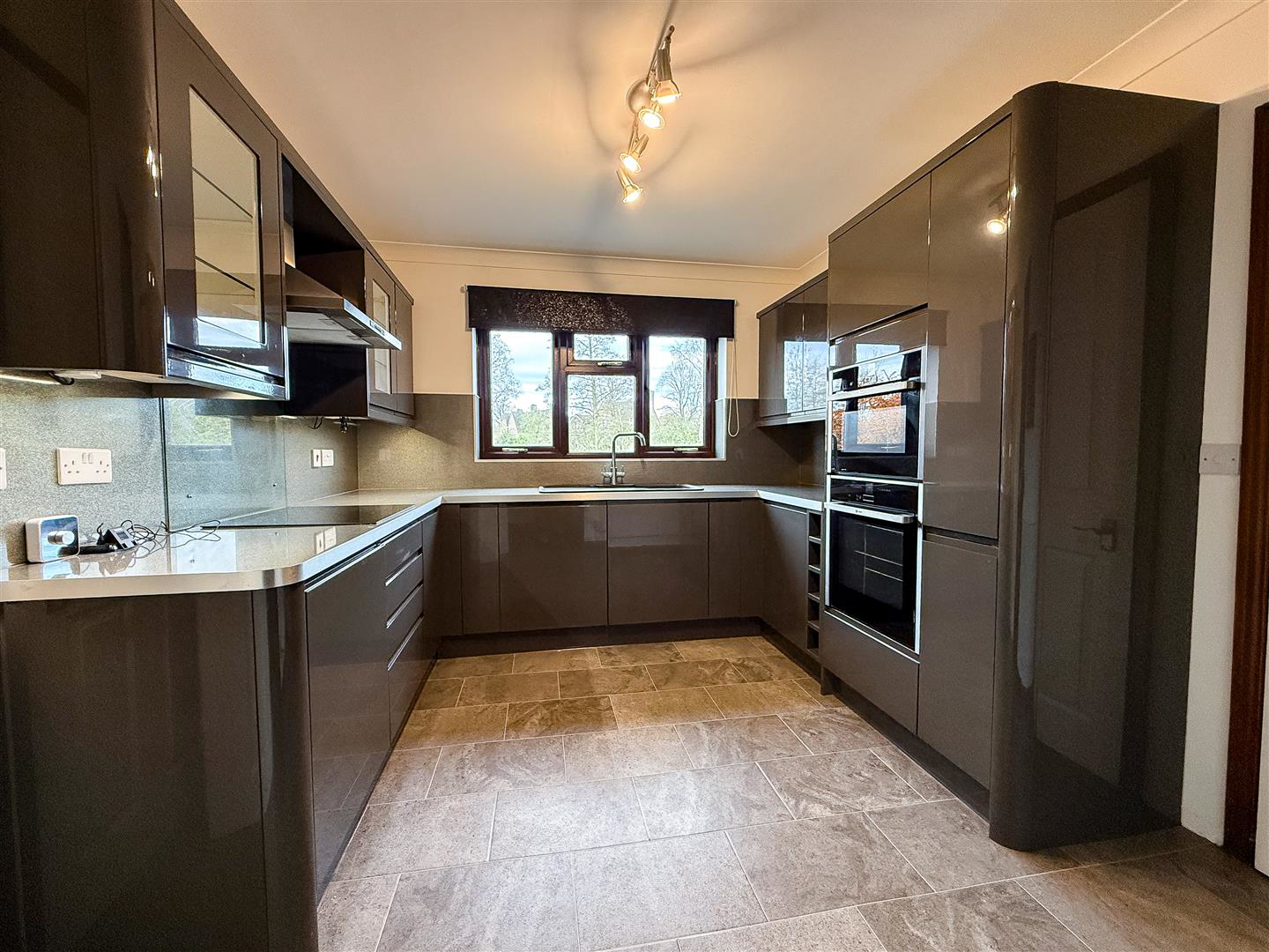Field View, Biddulph, photo 4