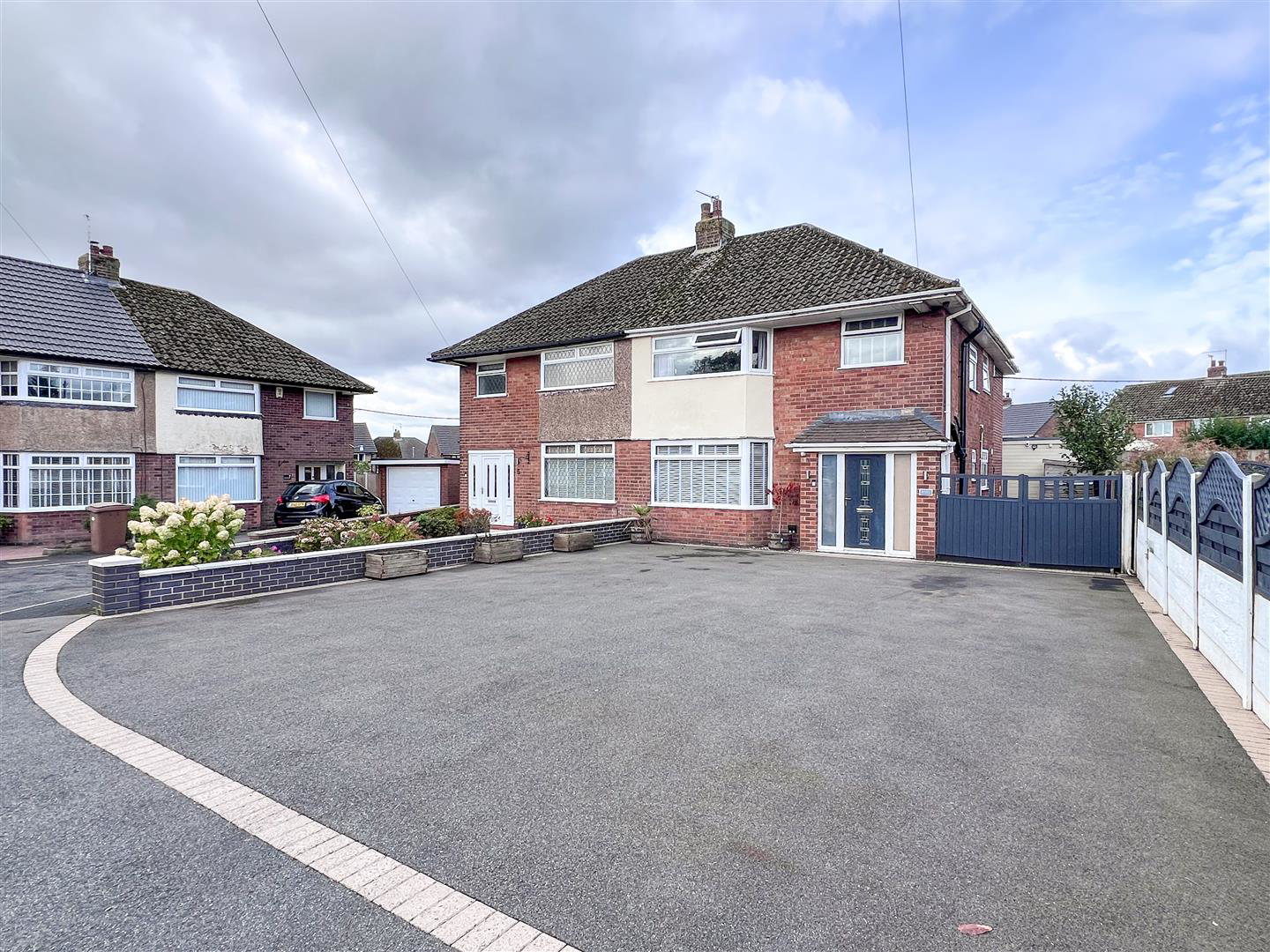 Hewitt Crescent, Werrington, ST9 0LQ