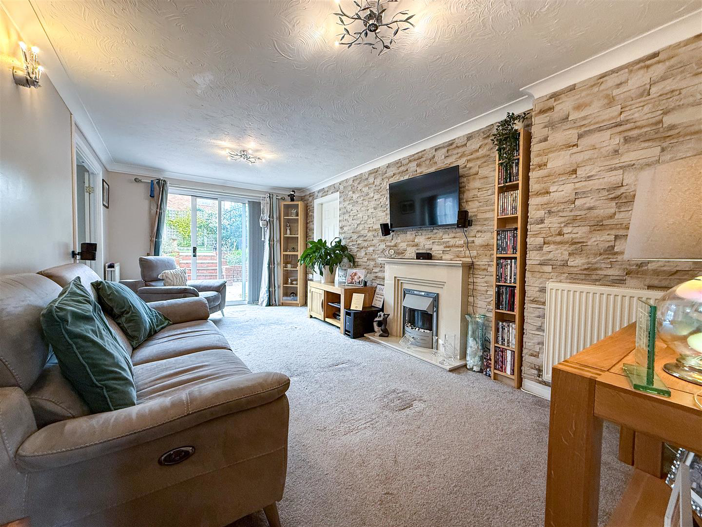 Woodpecker Drive, Packmoor, photo 6
