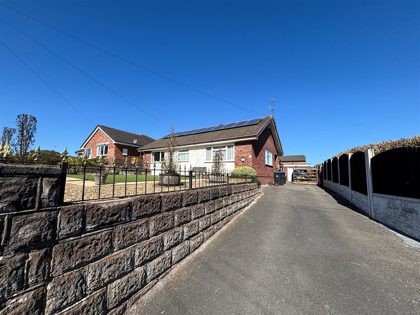 Newpool Terrace, Brown Lees