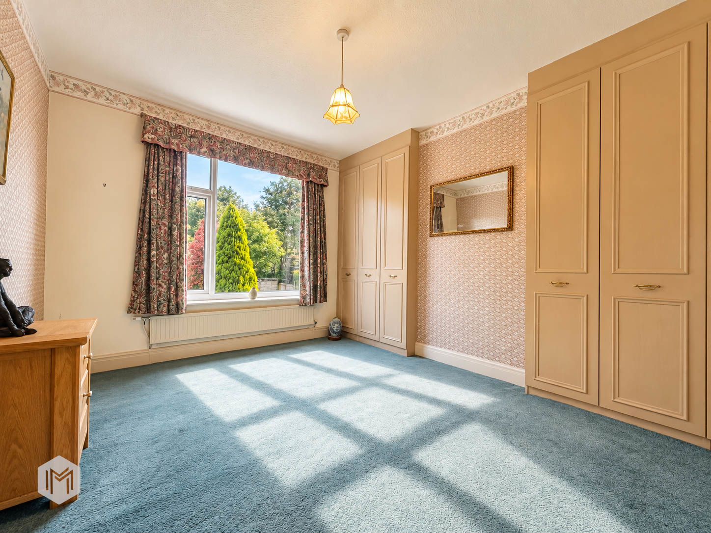130 Crompton way-10