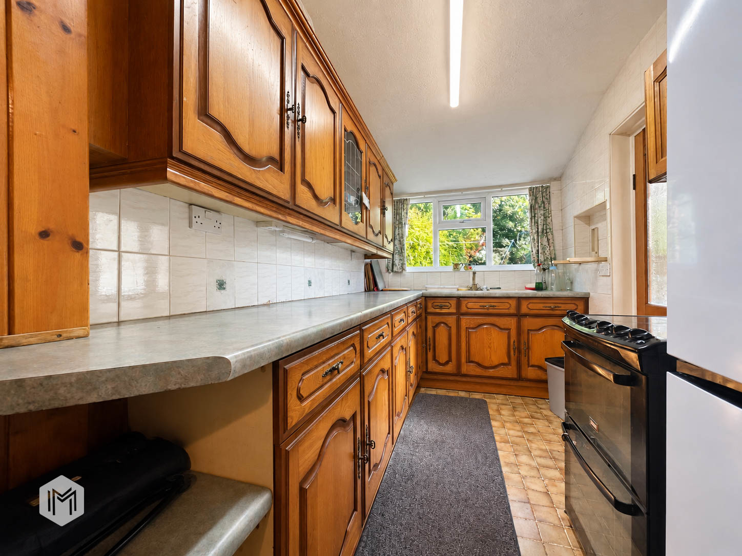 130 Crompton way-3