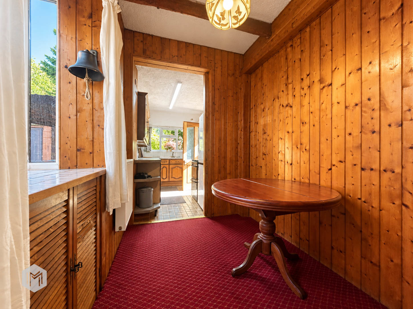 130 Crompton way-2