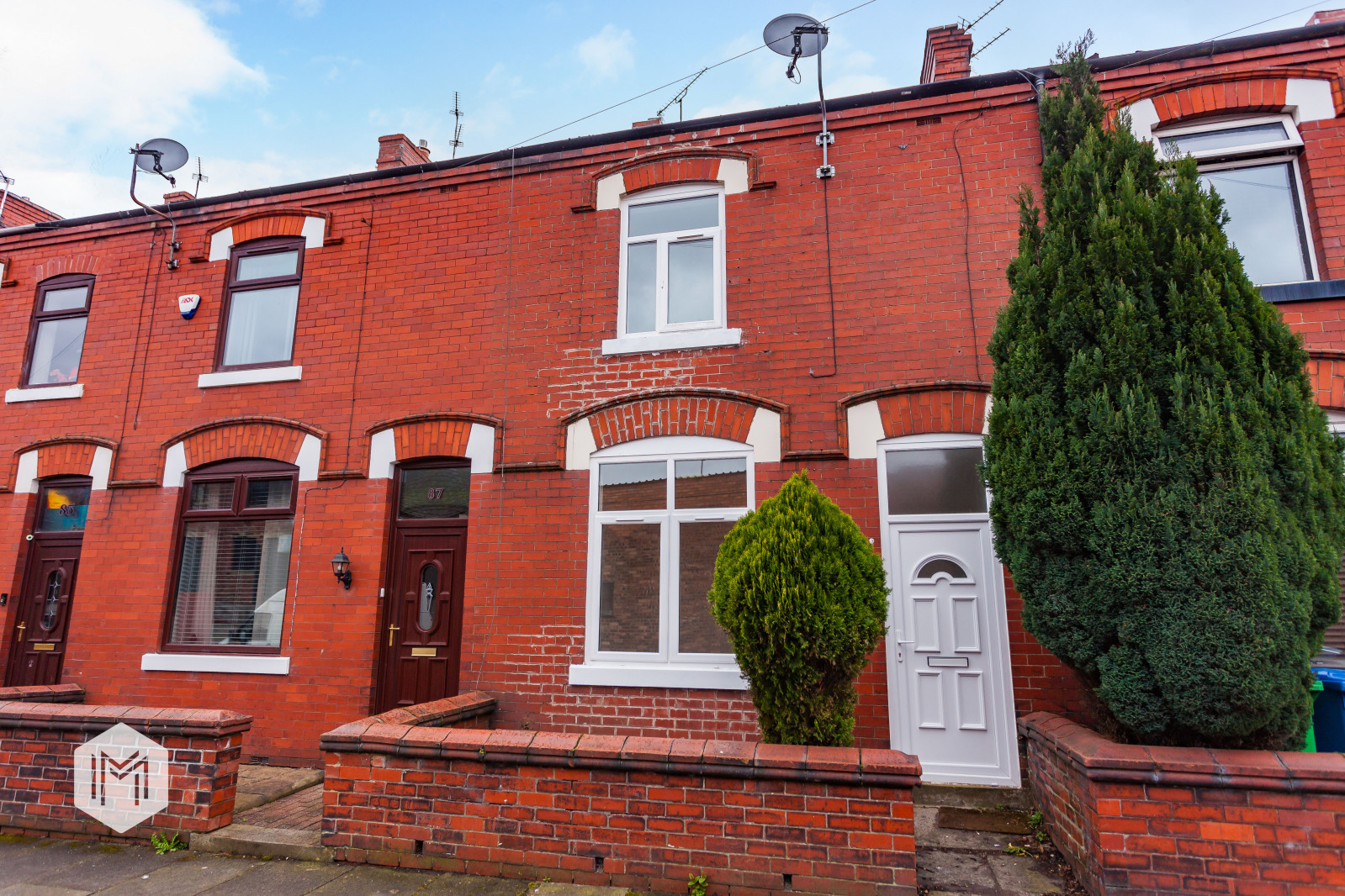 Pool Bank Street, Middleton, M24