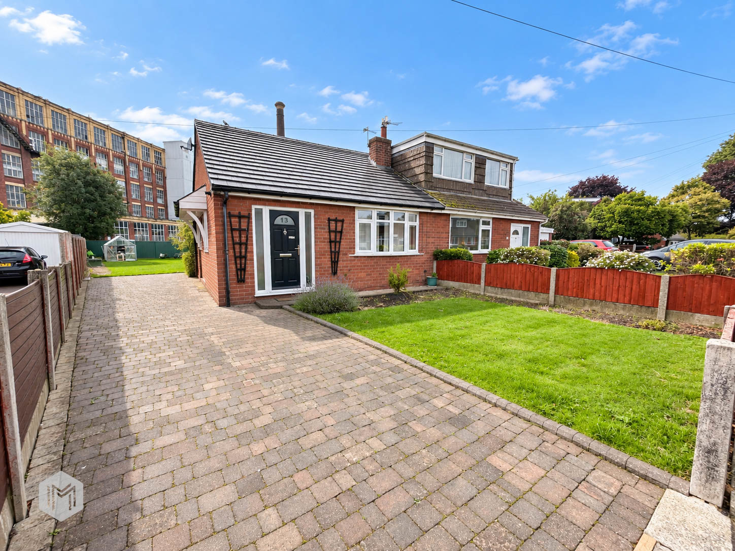 Affleck Avenue, Radcliffe, M26