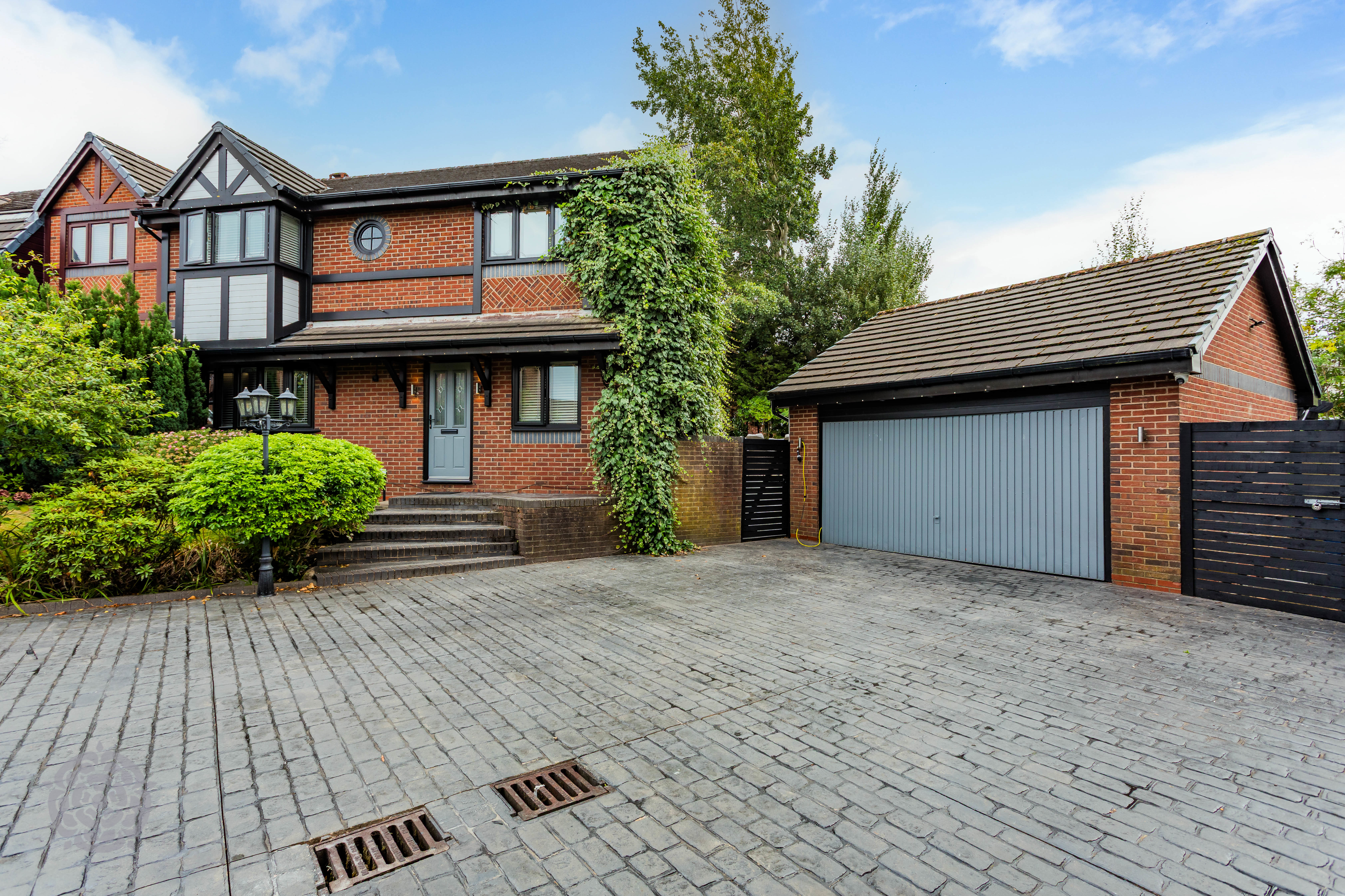 Lee Fold, Tyldesley, M29