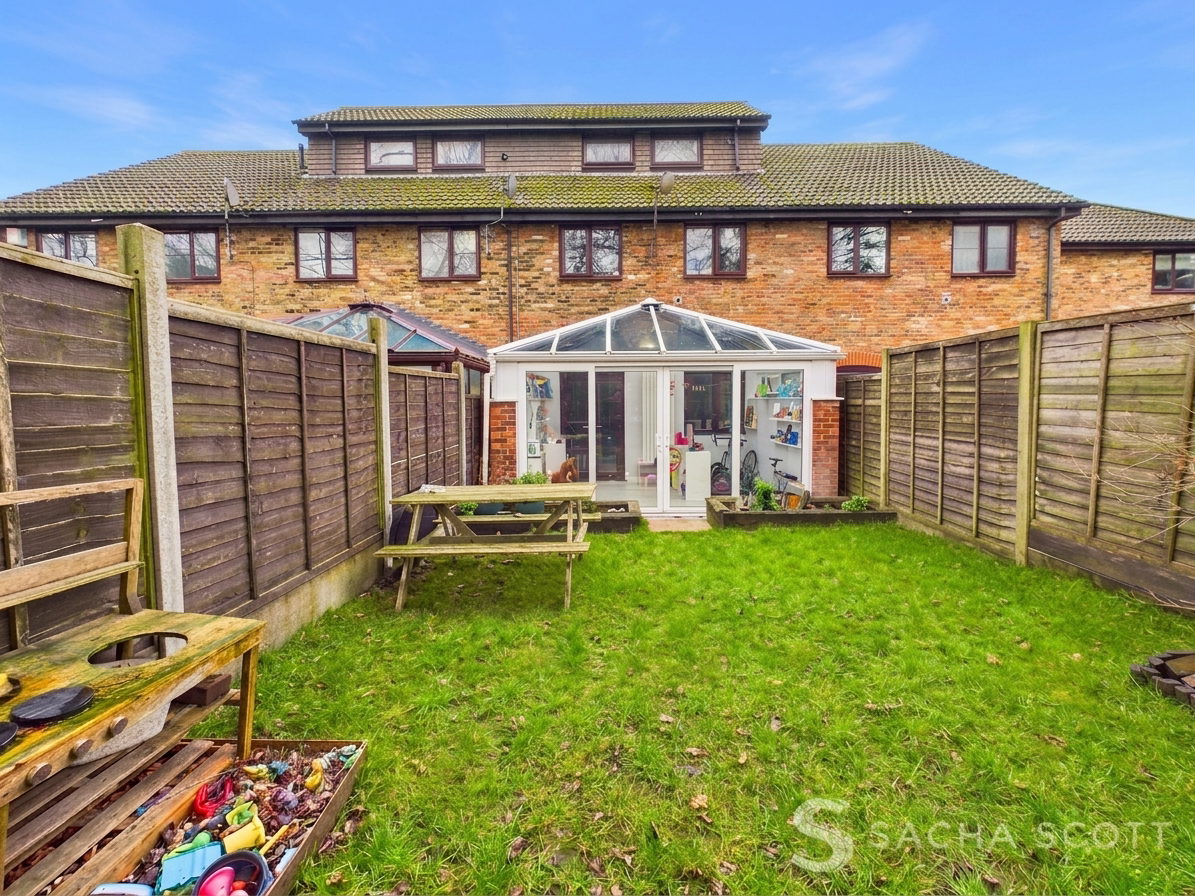 Four Bedroom Terraced Family Home, Lower Dunnymans, Banstead, SM7, photo 28