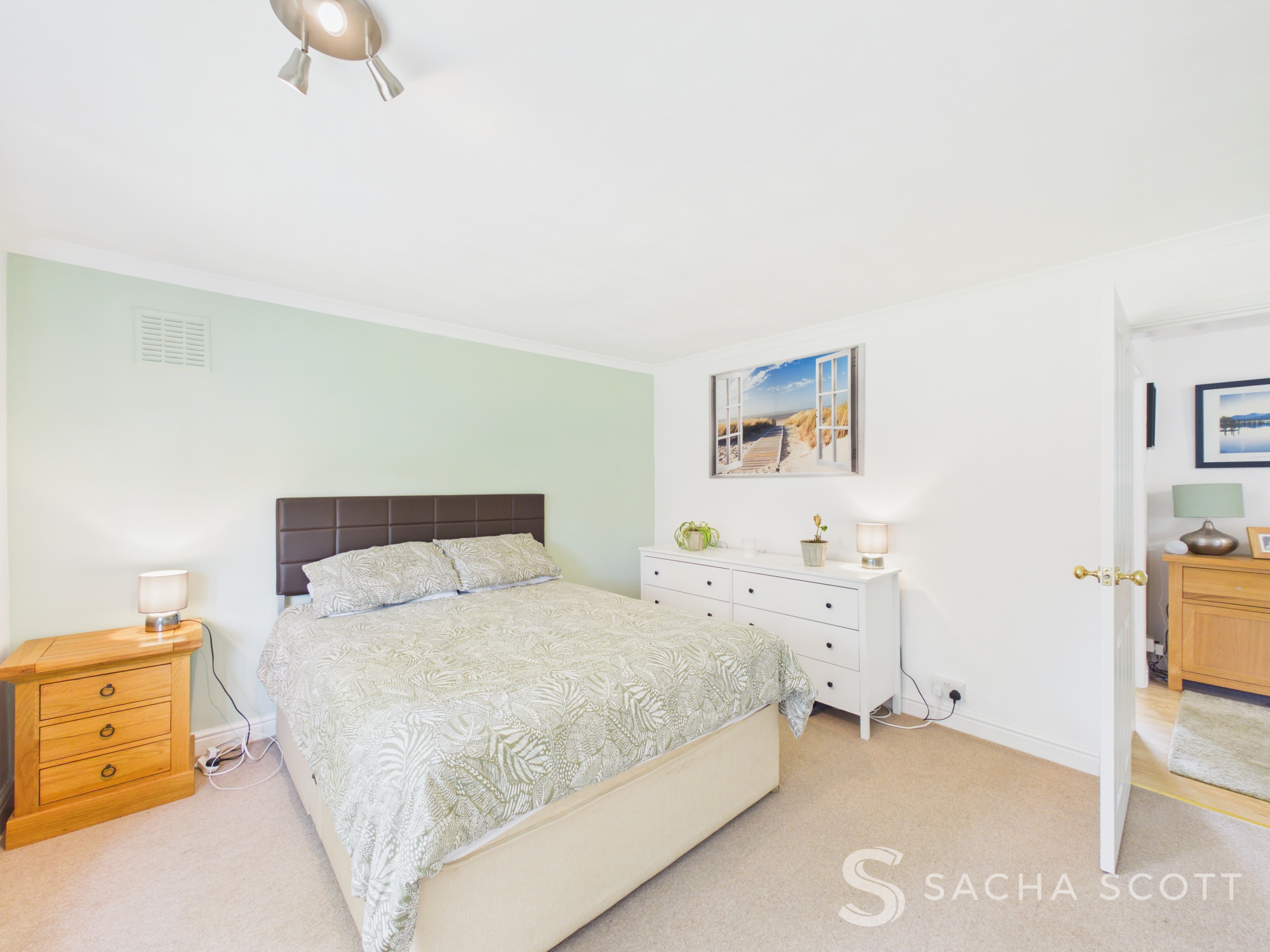 Garrison Lane, Chessington, KT9, photo 3