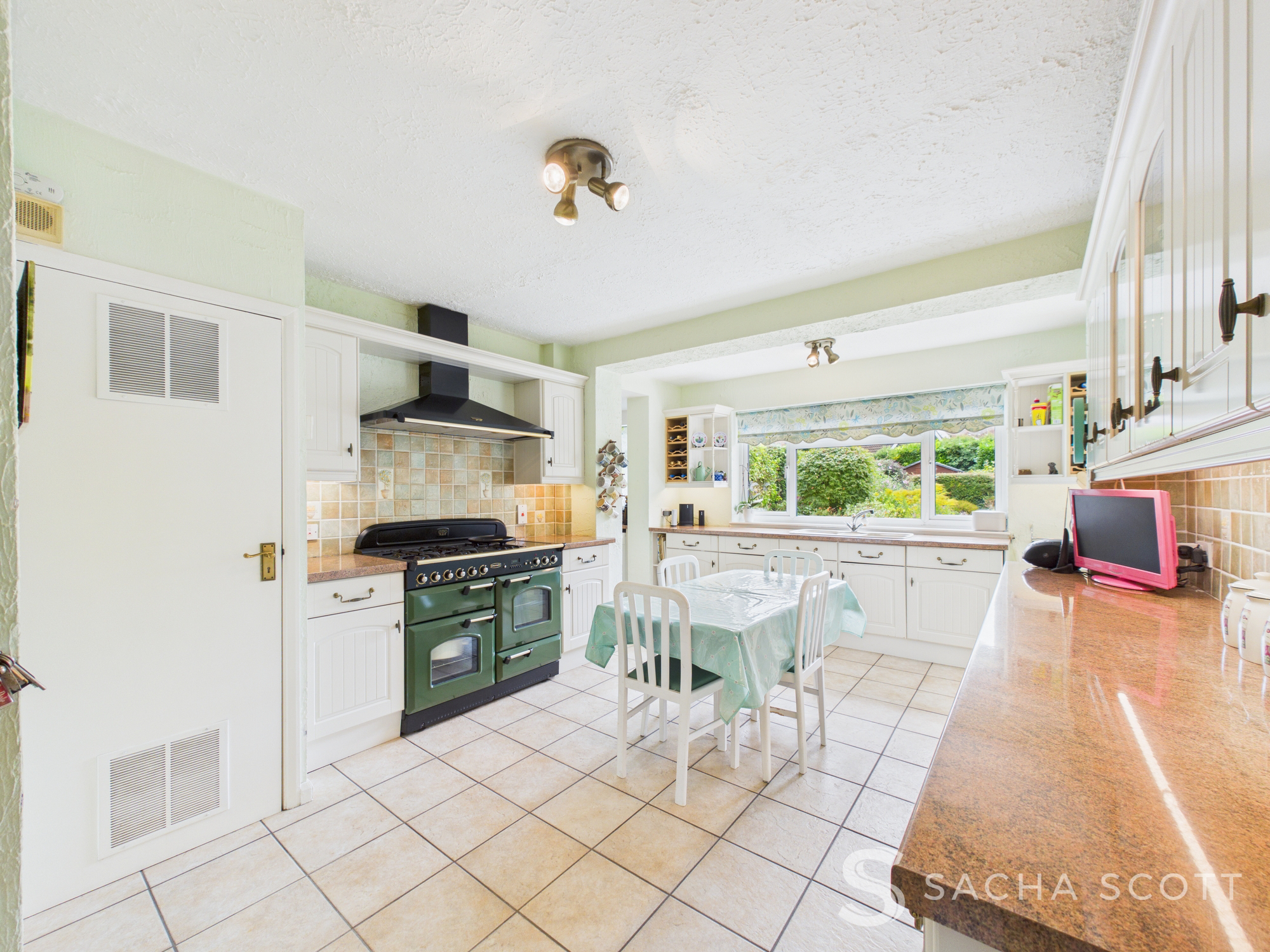 Kitchen / Breakfast Room