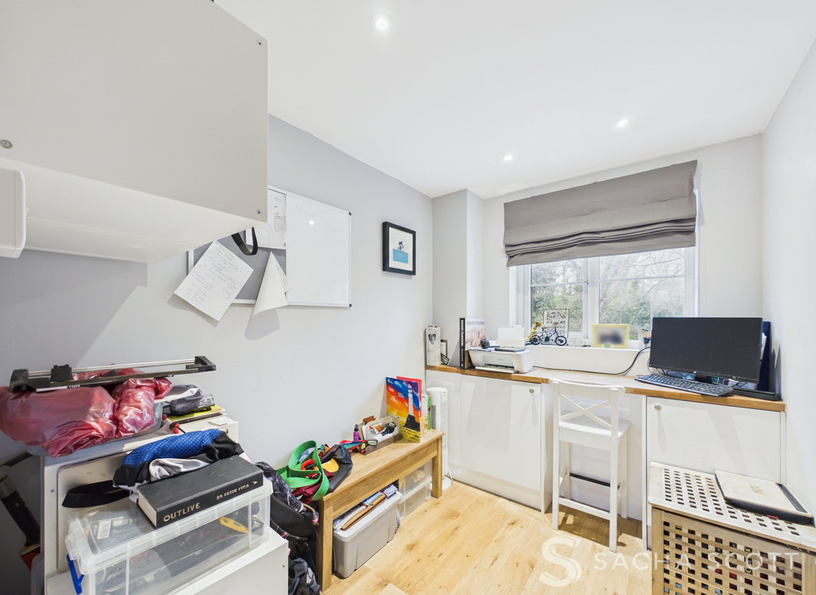 Four Bedroom Terraced Family Home, Lower Dunnymans, Banstead, SM7, photo 17
