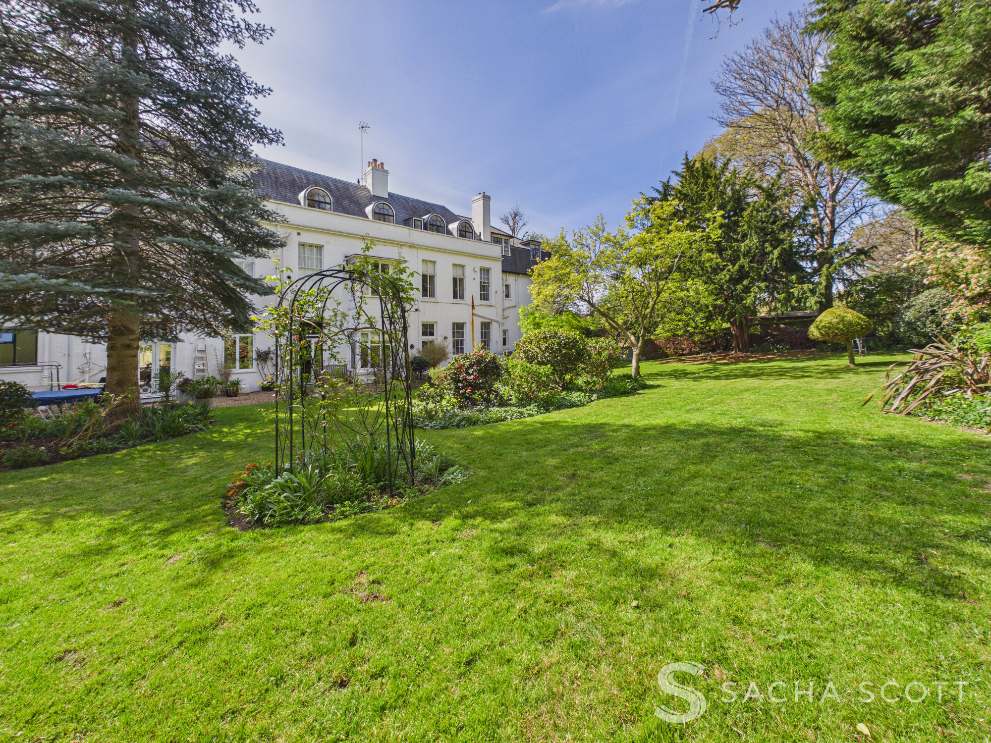 The Grove, Epsom, KT17, photo 3