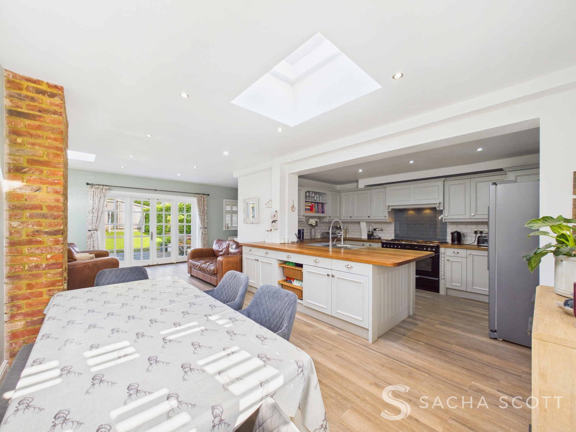 Meadow Walk, Walton On The Hill, KT20, photo 15