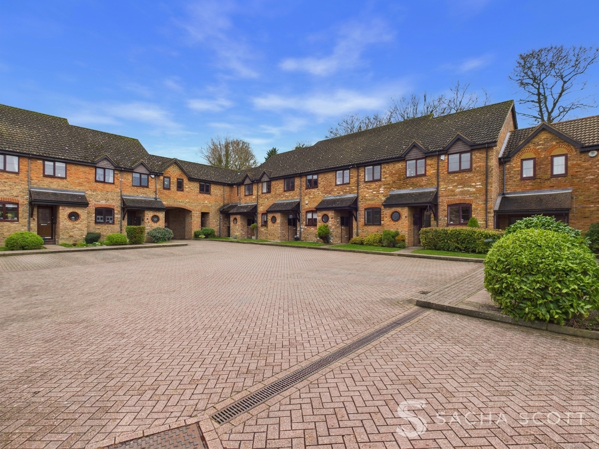 Four Bedroom Terraced Family Home, Lower Dunnymans, Banstead, SM7, photo 4