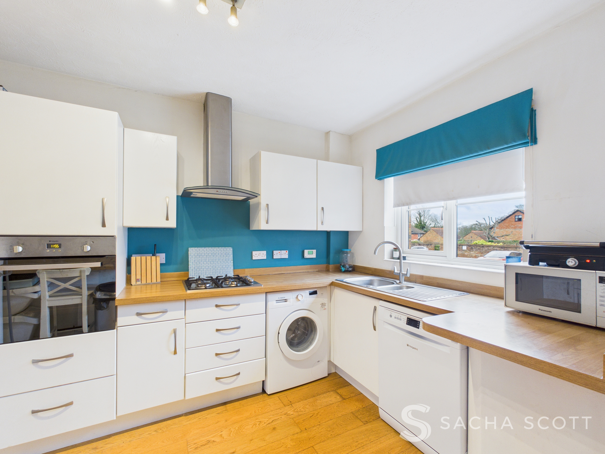 Four Bedroom Terraced Family Home, Lower Dunnymans, Banstead, SM7, photo 2