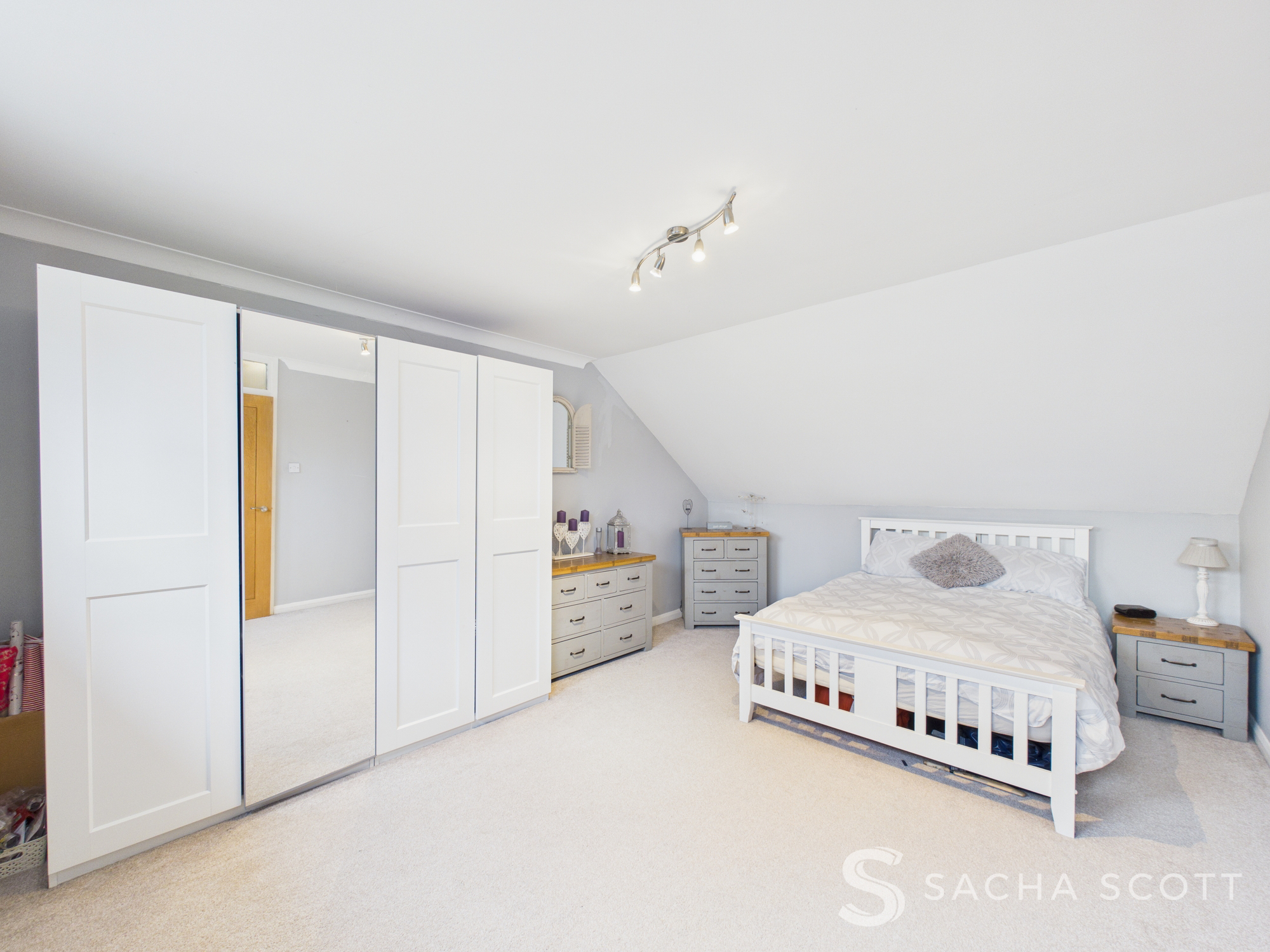 Four Bedroom Terraced Family Home, Lower Dunnymans, Banstead, SM7, photo 3
