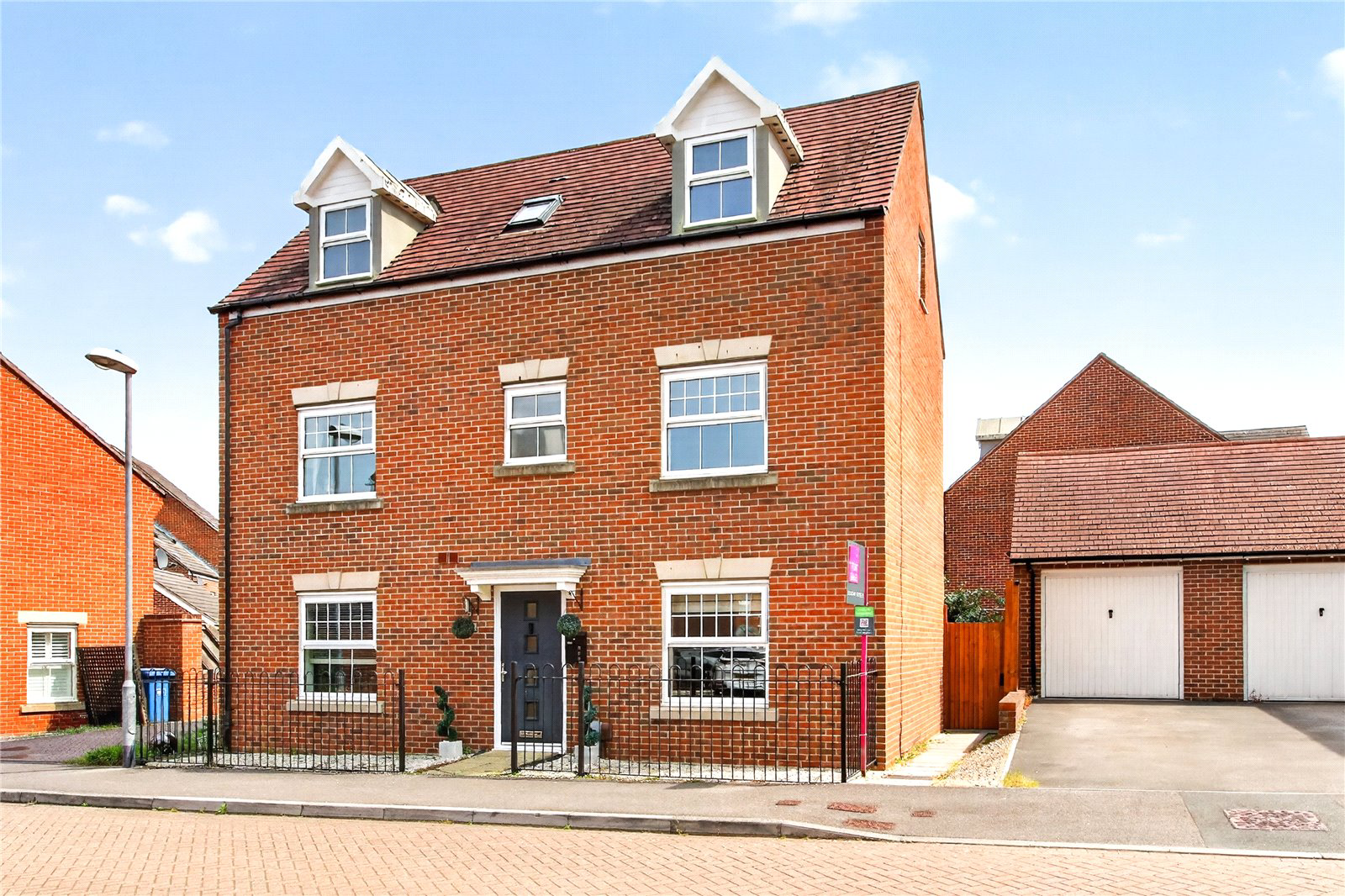 Goldfinch Crescent, Jennett's Park, Bracknell, RG12