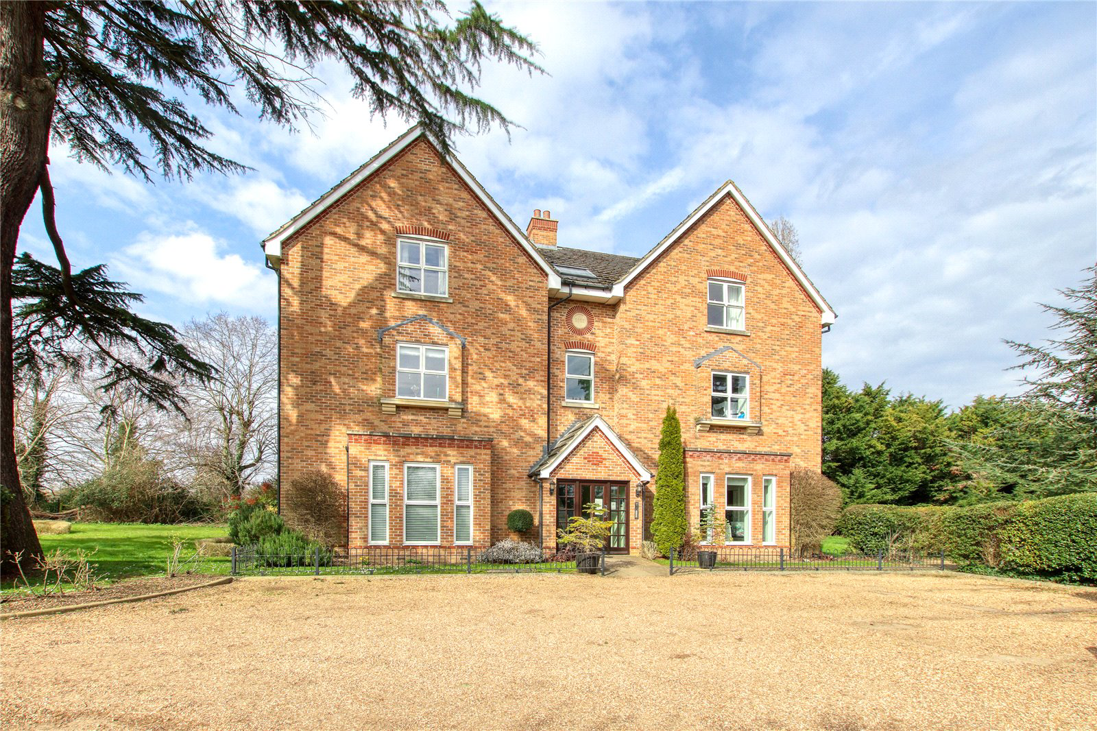 Ascot Road, Holyport, Maidenhead, SL6