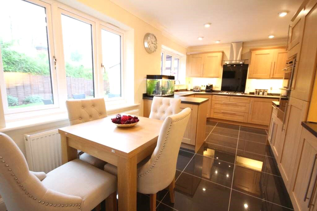 Nevelle Close, Binfield, Bracknell, Berkshire, RG42, photo 2