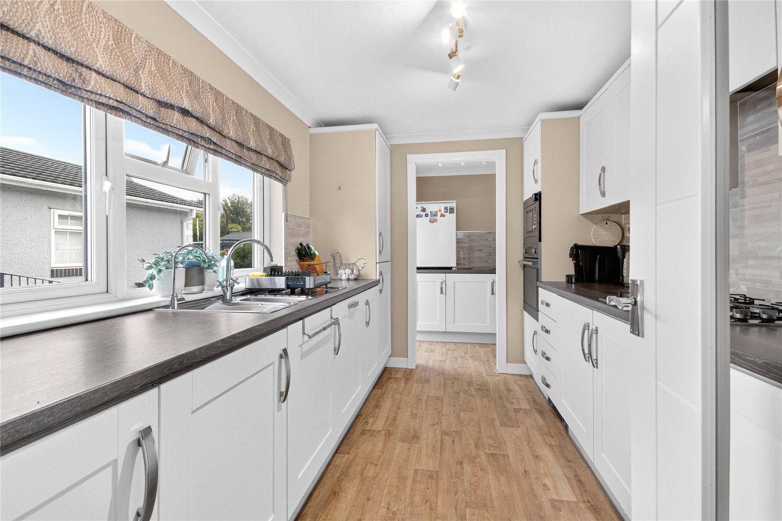 Victoria Gardens, Barkham Ride, Finchampstead, Wokingham, RG40, photo 2
