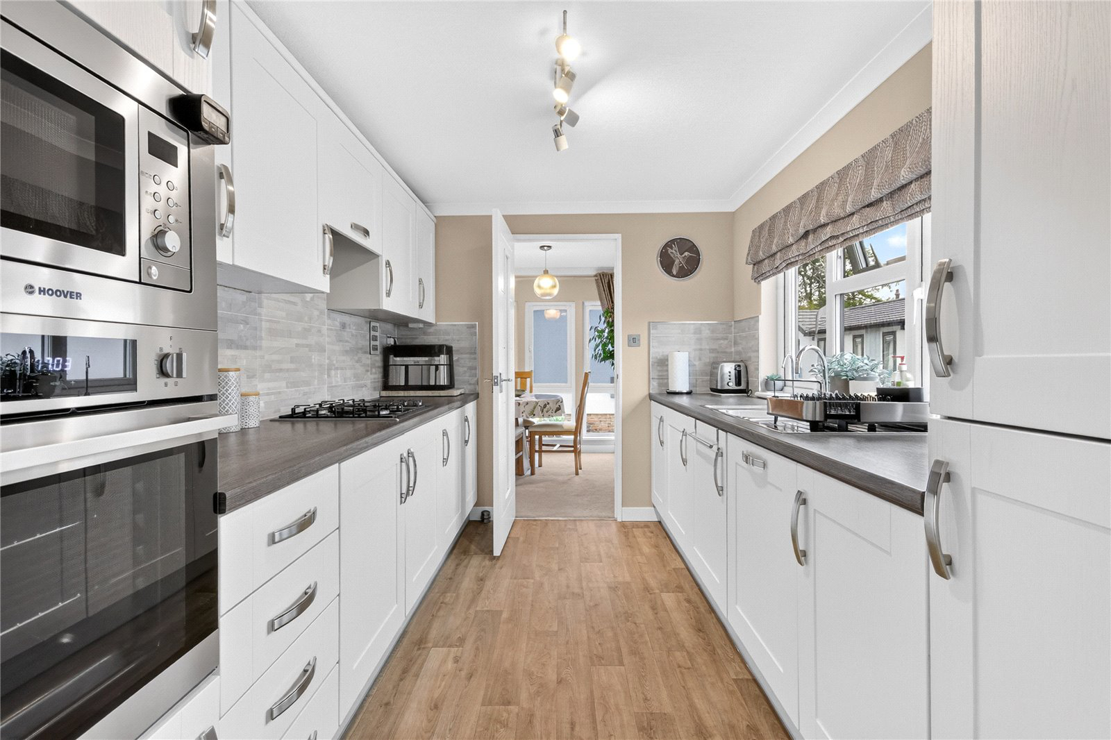 Victoria Gardens, Barkham Ride, Finchampstead, Wokingham, RG40, photo 3