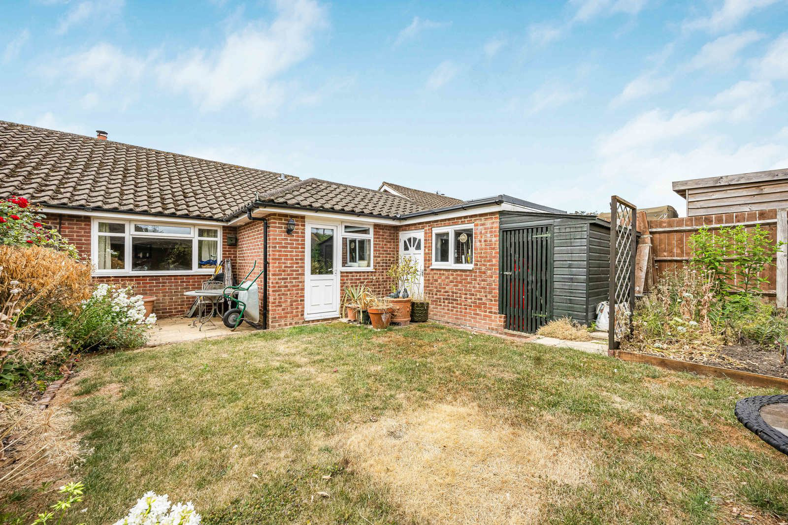 Sun Crescent, Oakley, Aylesbury, Buckinghamshire, HP18, photo 4