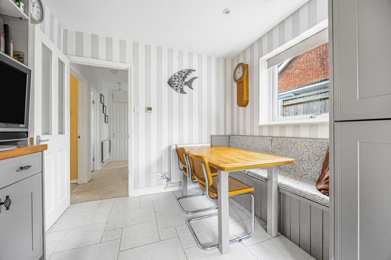 Sun Crescent, Oakley, Aylesbury, Buckinghamshire, HP18, photo 6