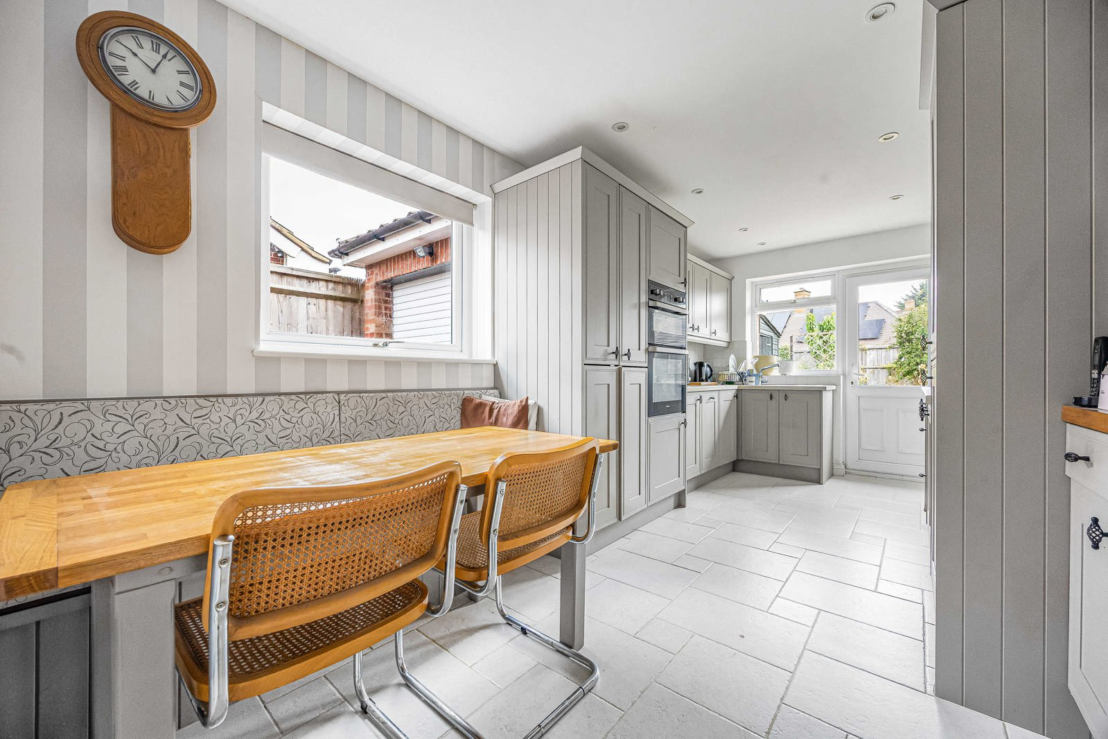 Sun Crescent, Oakley, Aylesbury, Buckinghamshire, HP18, photo 5