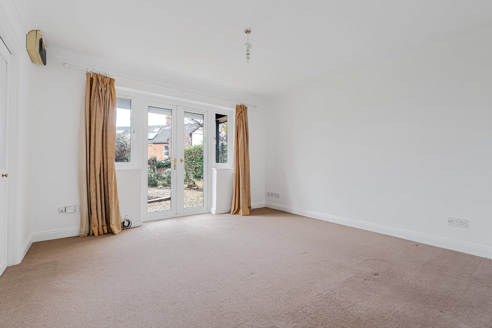 Park Court, Thame, Oxfordshire, OX9, photo 3