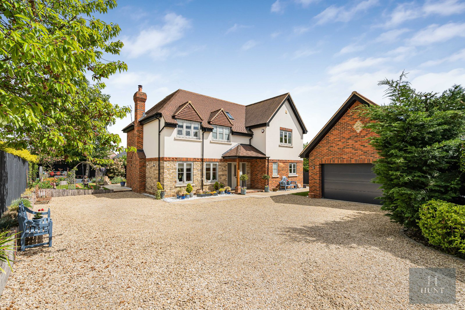 Burns Close, Long Crendon, Aylesbury, HP18