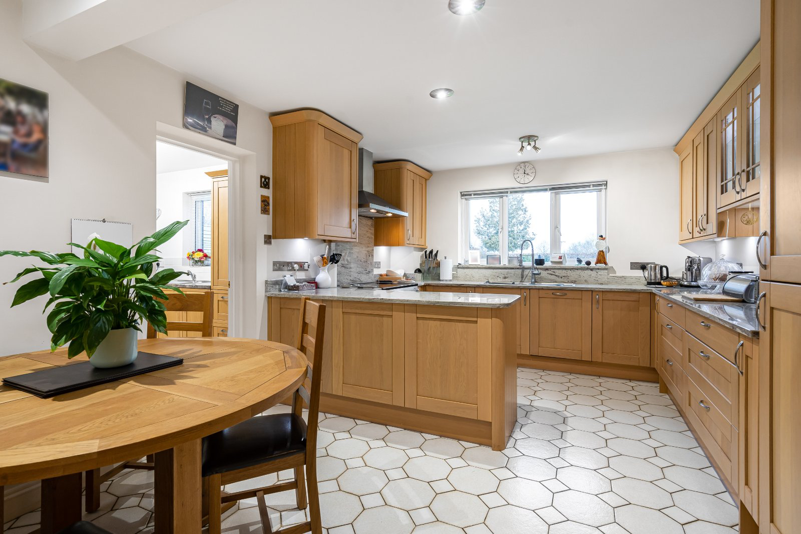 The Avenue, Worminghall, Aylesbury, Buckinghamshire, HP18, photo 5