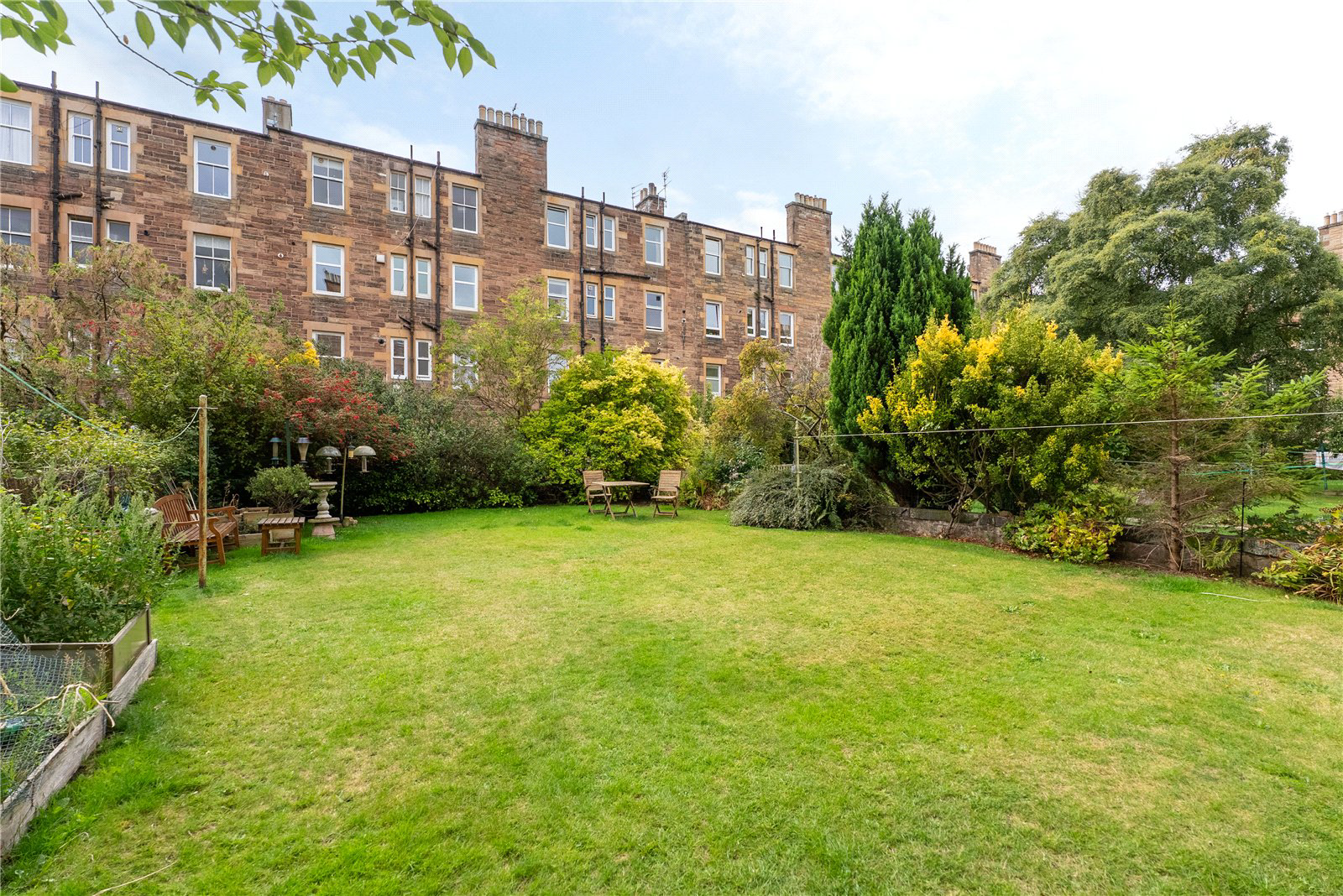 16/4 West Savile Ter