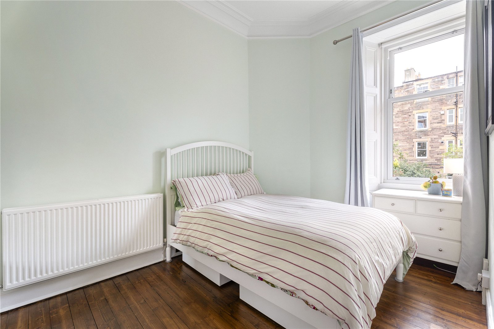 16/4 West Savile Ter