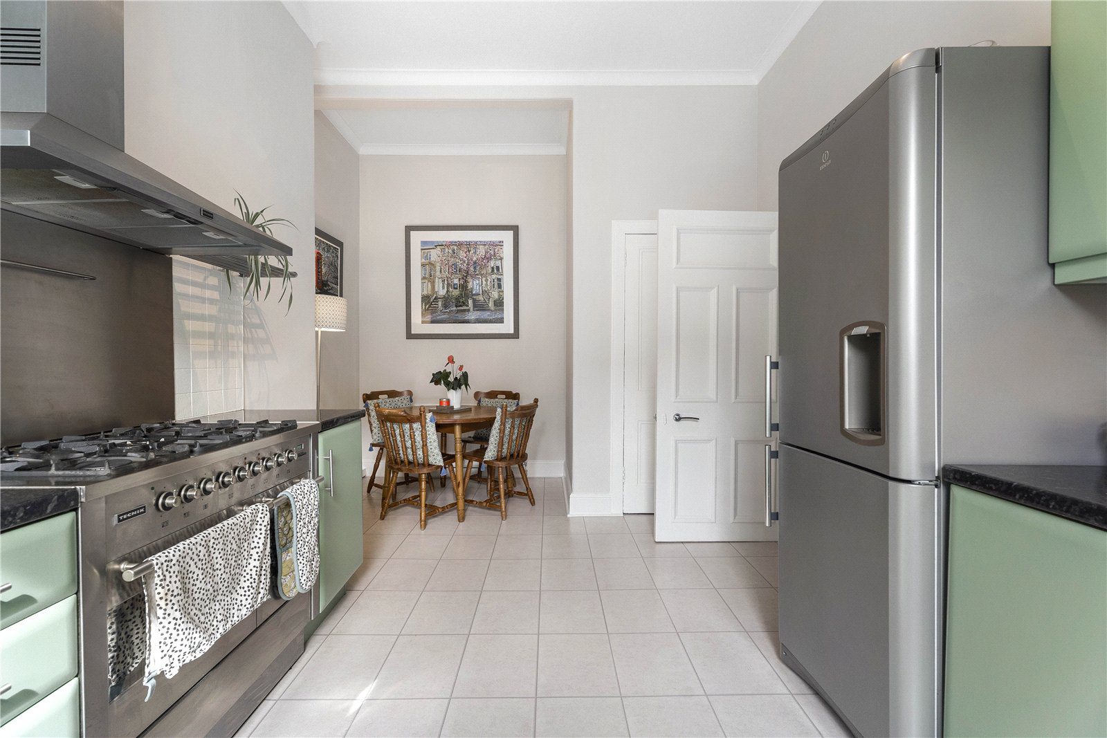 16/4 West Savile Ter