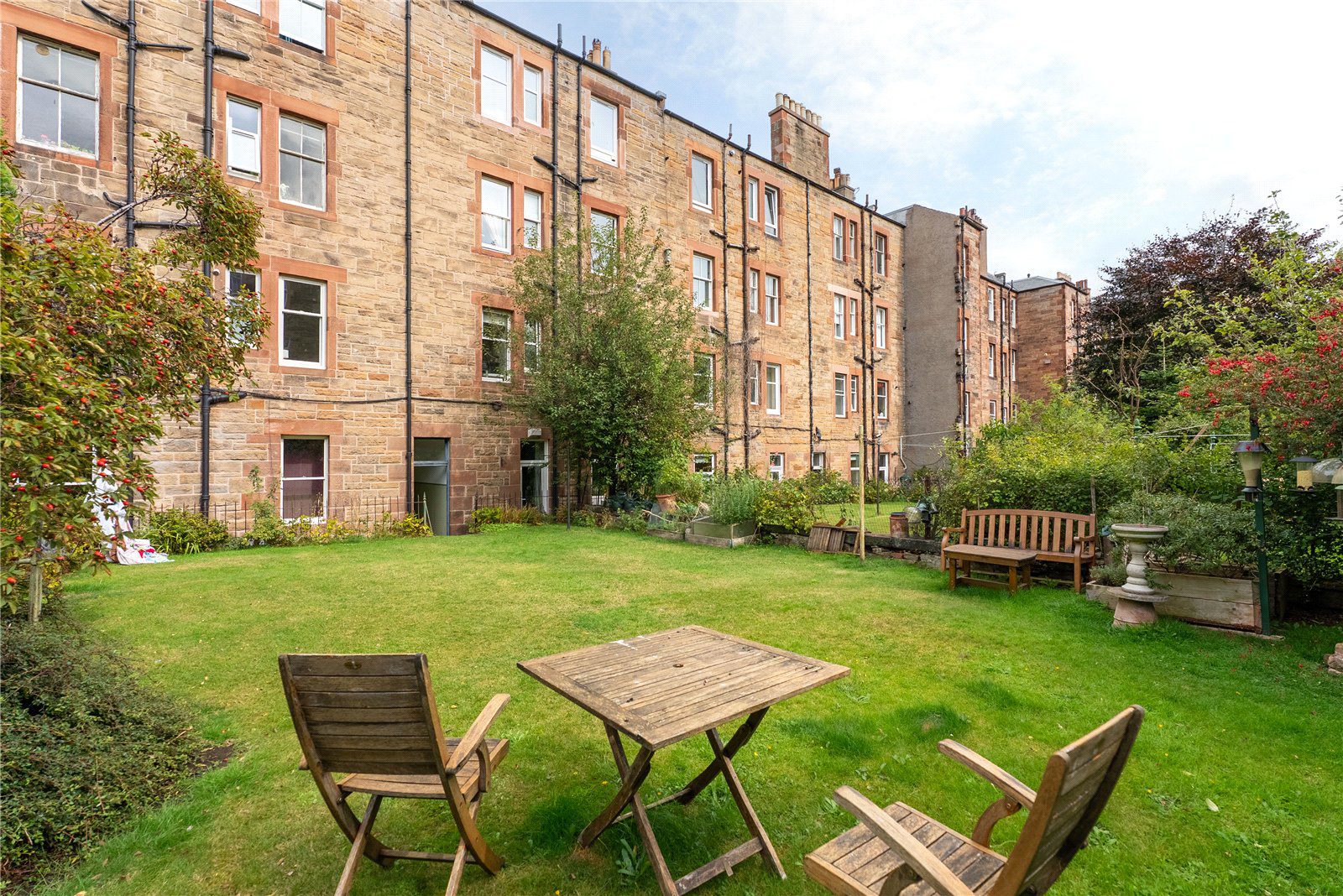 16/4 West Savile Ter