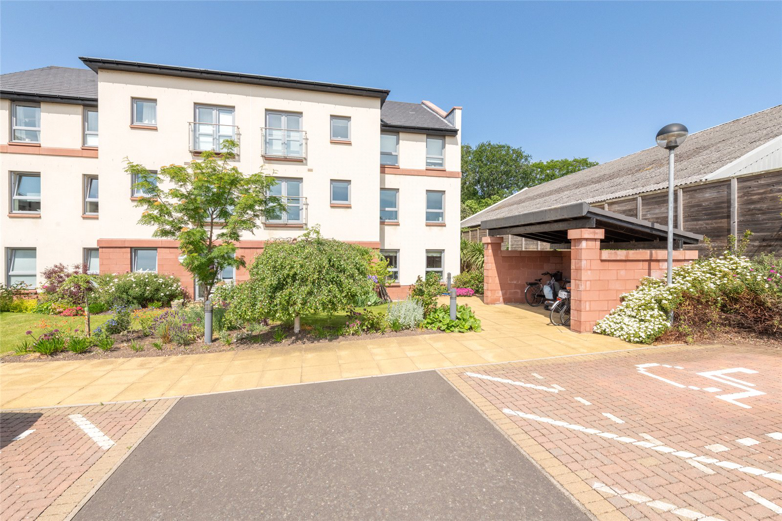 27 Tantallon Court