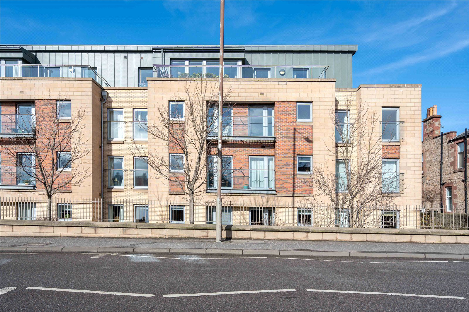 8 Lyle Court 26