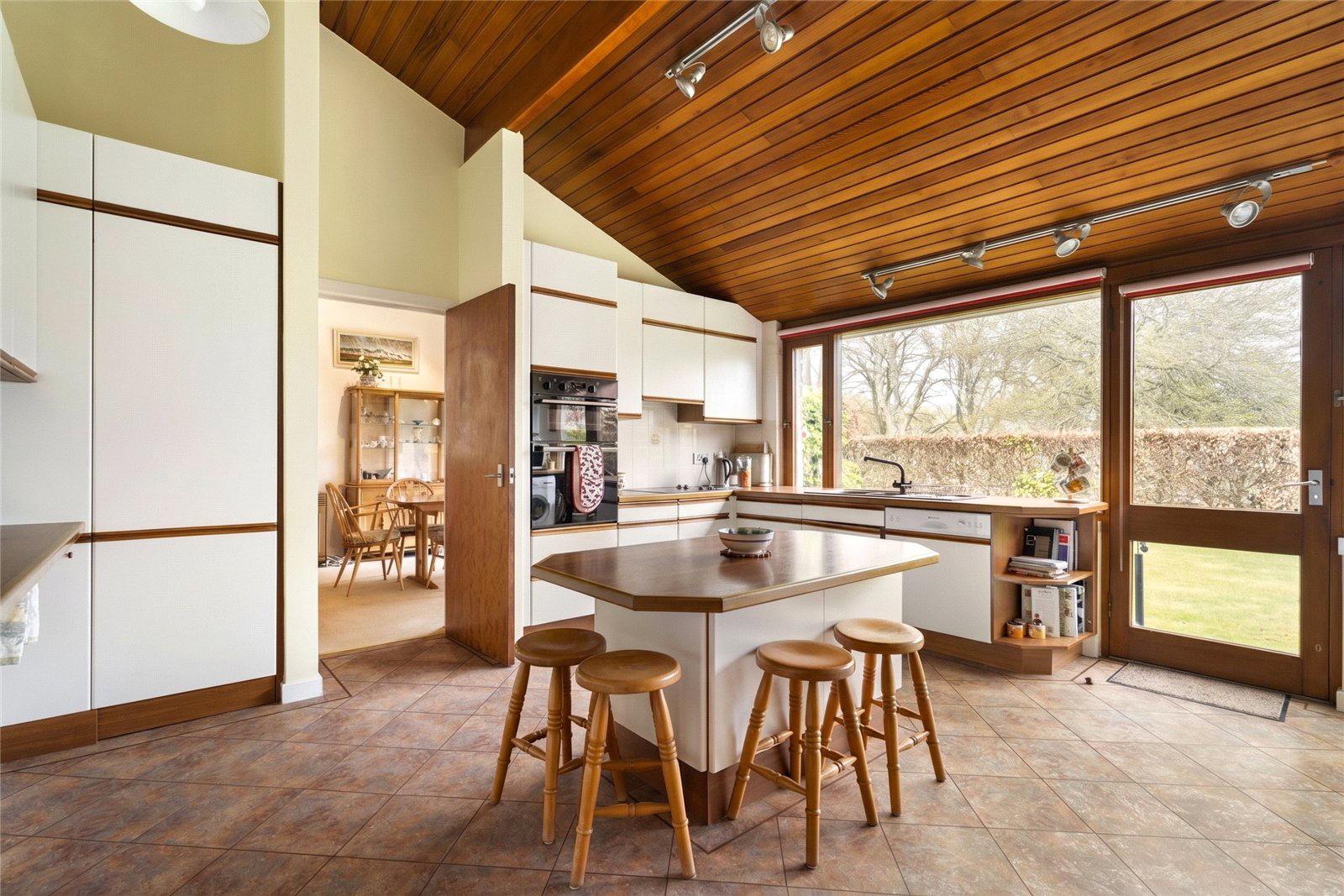 15 Burnbrae