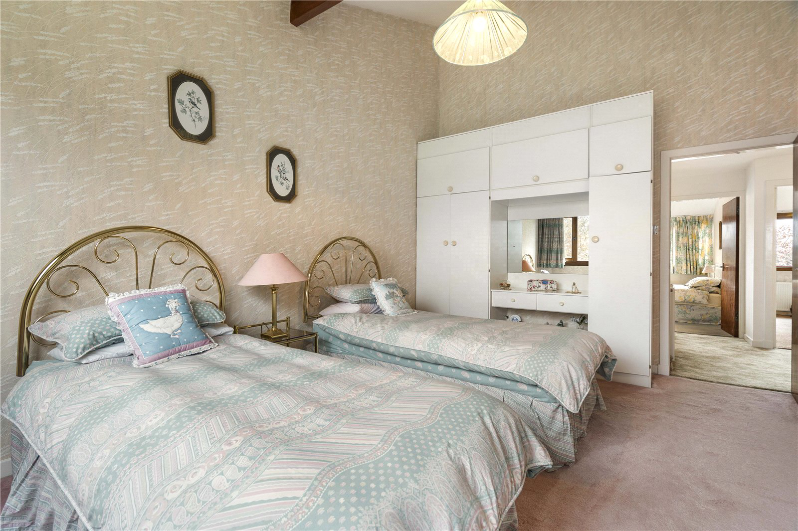 15 Burnbrae