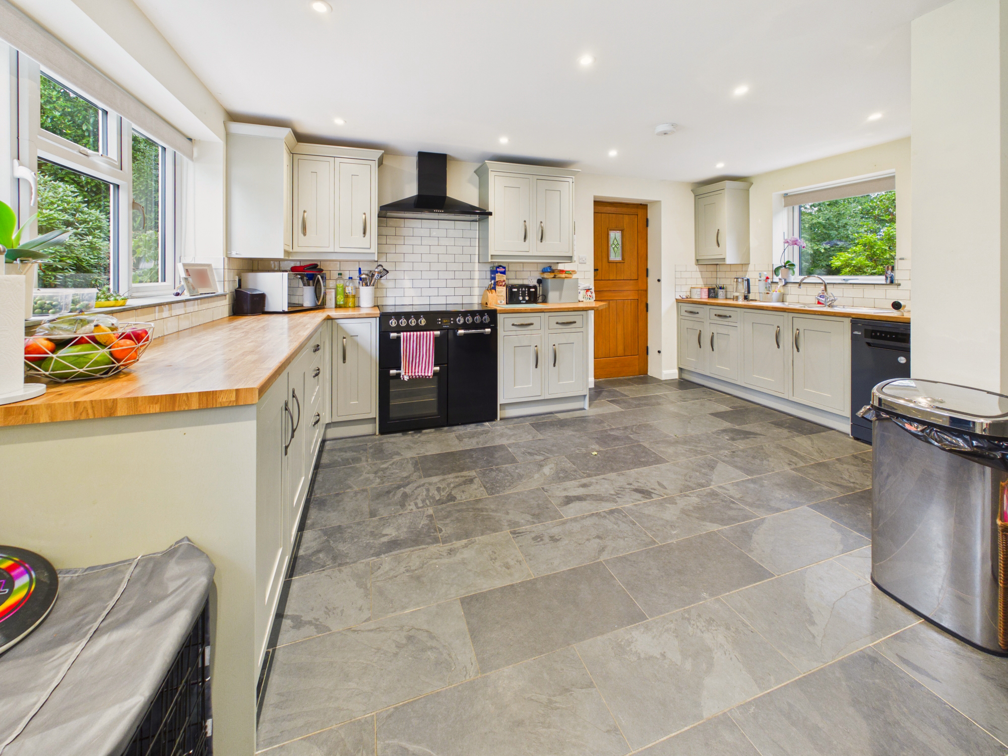 Kitchen / dining room