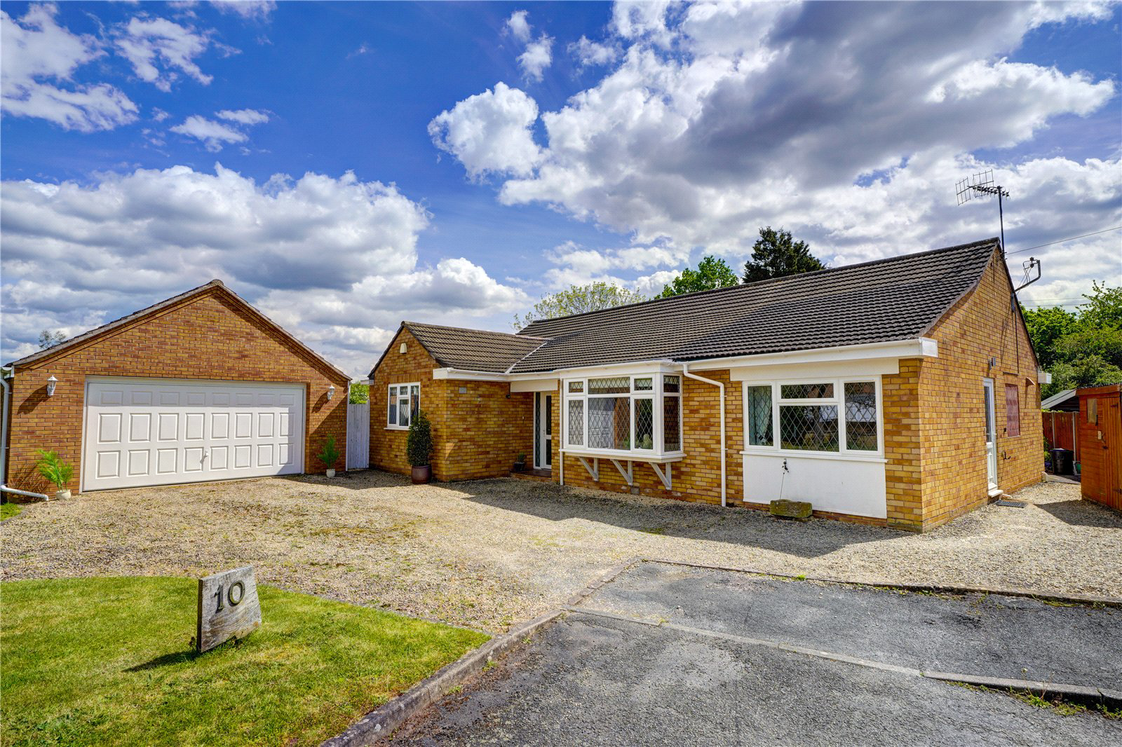 Orchard Close, Hallow, Worcester, WR2