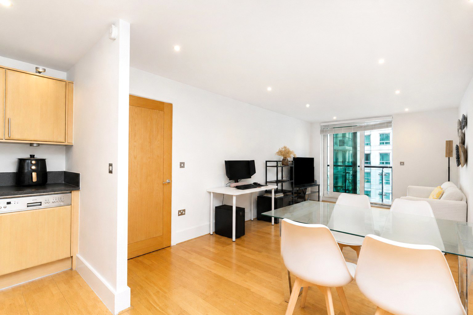 Flagstaff House, St. George Wharf, Vauxhall, SW8, photo 4