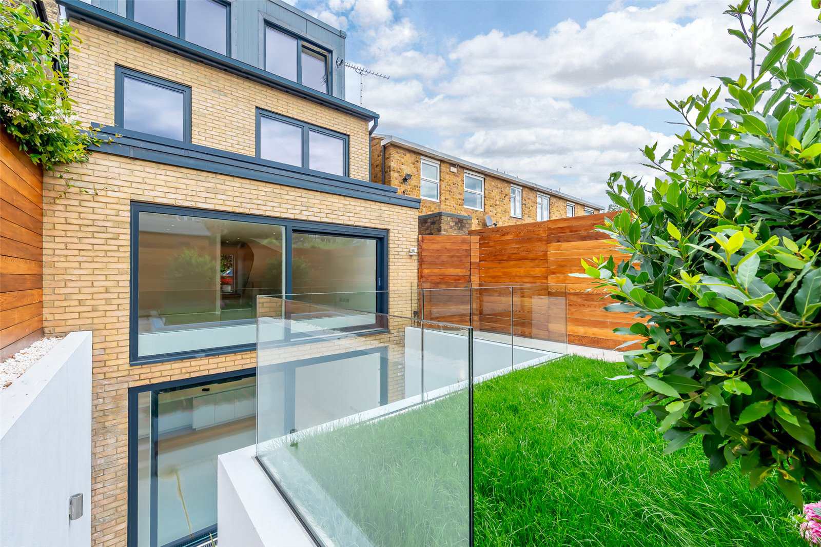 Lebanon Gardens, West Hill, Putney, SW18, photo 13