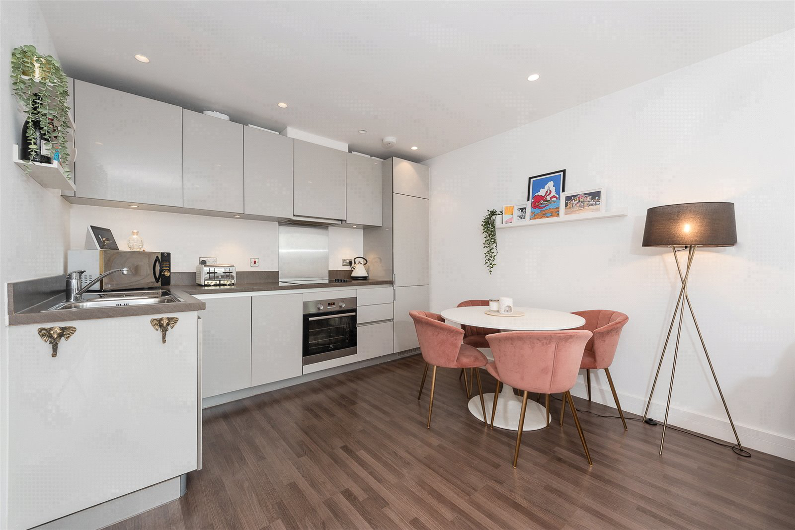 1 Bywell Place, Rathbone Market, Canning Town, E16, photo 2