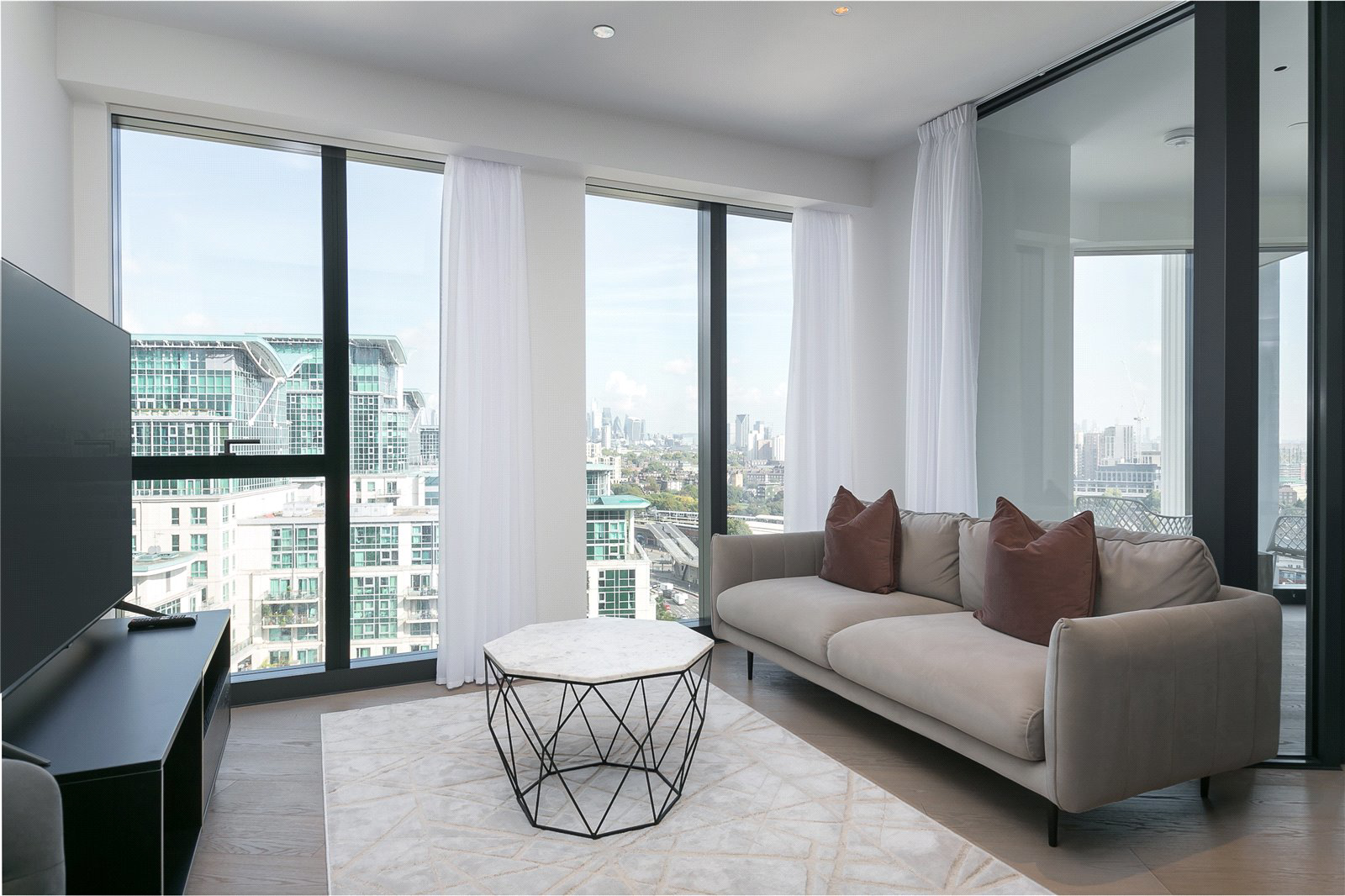 River Park Tower, 1 Nine Elms Lane, Nine Elms, SW8, photo 3