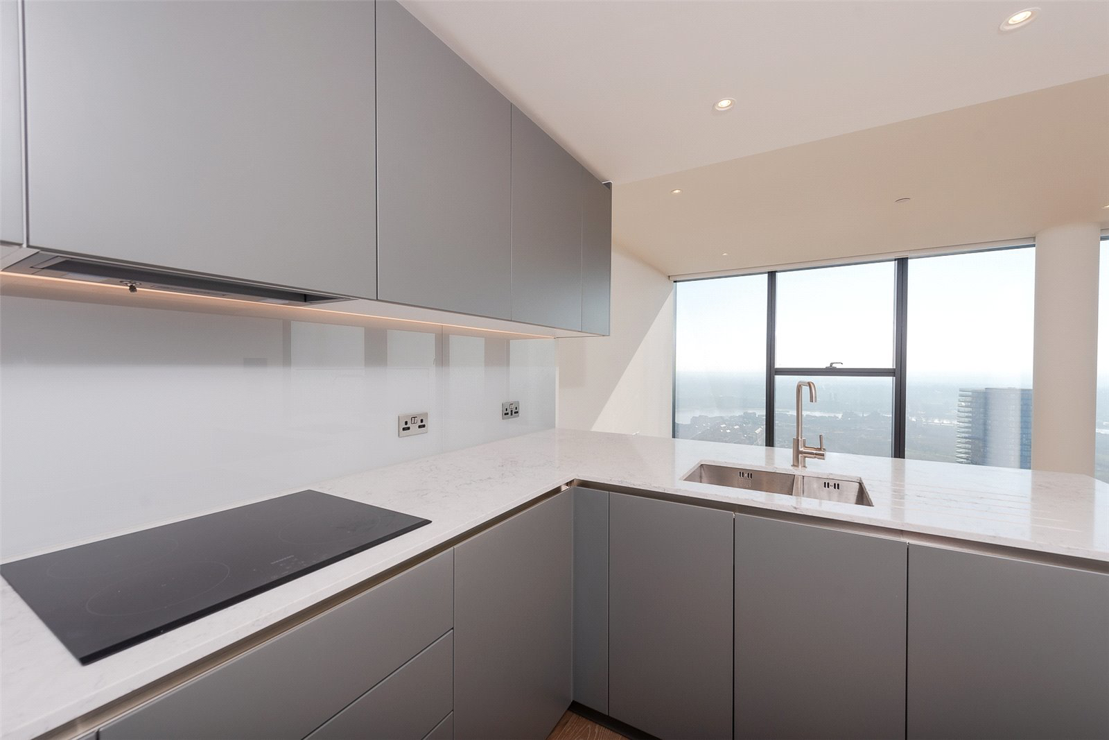 Hampton Tower, 75 Marsh Wall, Canary Wharf, E14, photo 3