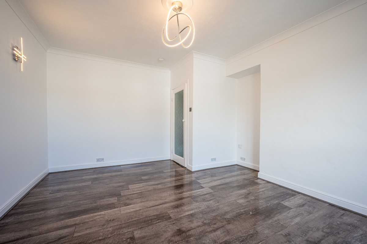 Dirrans Terrace, Kilwinning KA13, photo 3