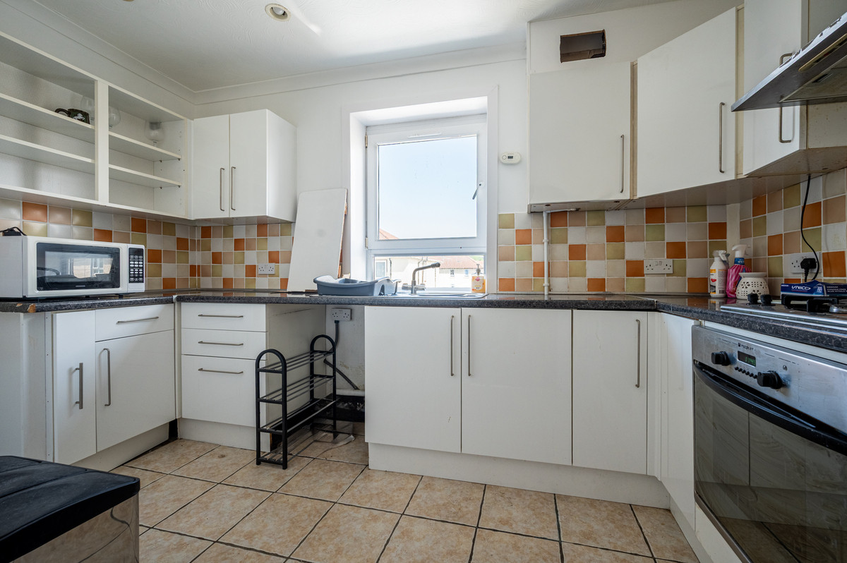 Dirrans Terrace, Kilwinning KA13, photo 4