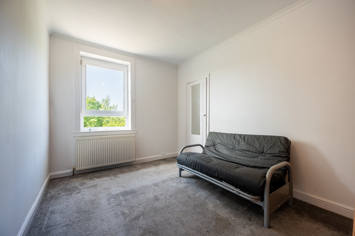 Dirrans Terrace, Kilwinning KA13, photo 5
