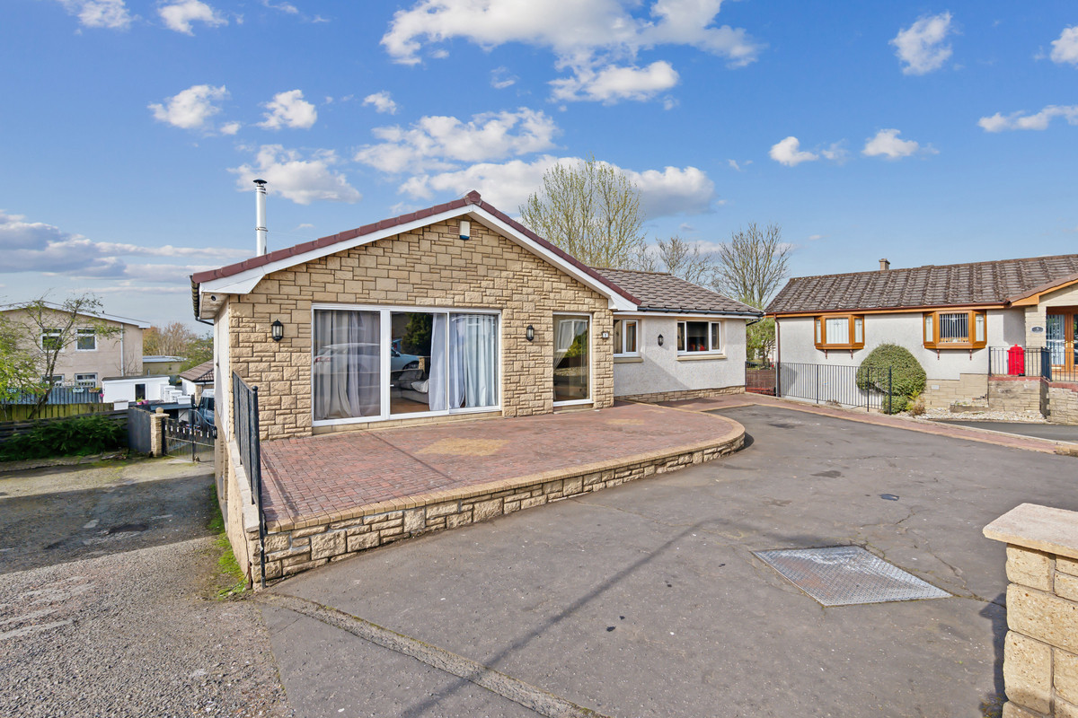 Clem Attlee Gardens, Larkhall, ML9