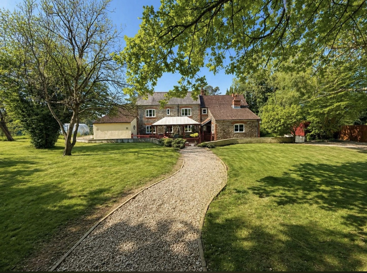 Woodend Lane, Hill, GL13
